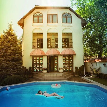 Eduard Hotel Ungvár Kültér fotó