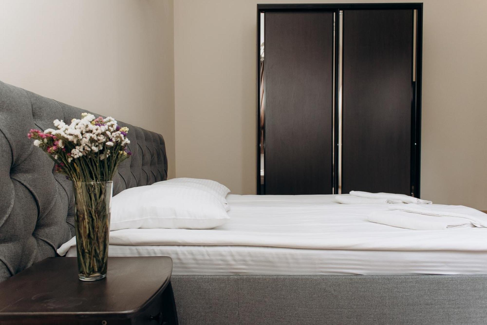 Eduard Hotel Ungvár Kültér fotó
