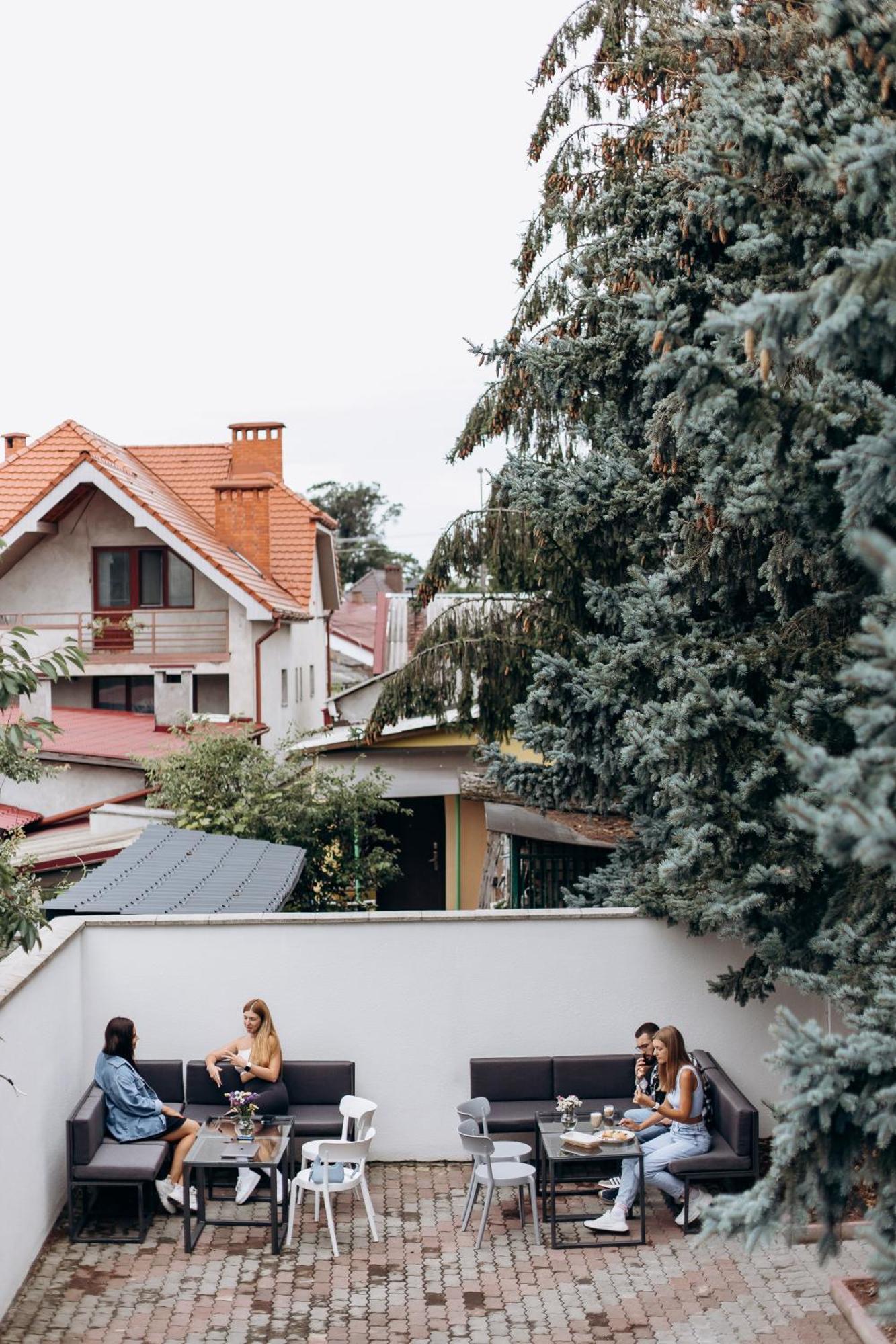 Eduard Hotel Ungvár Kültér fotó