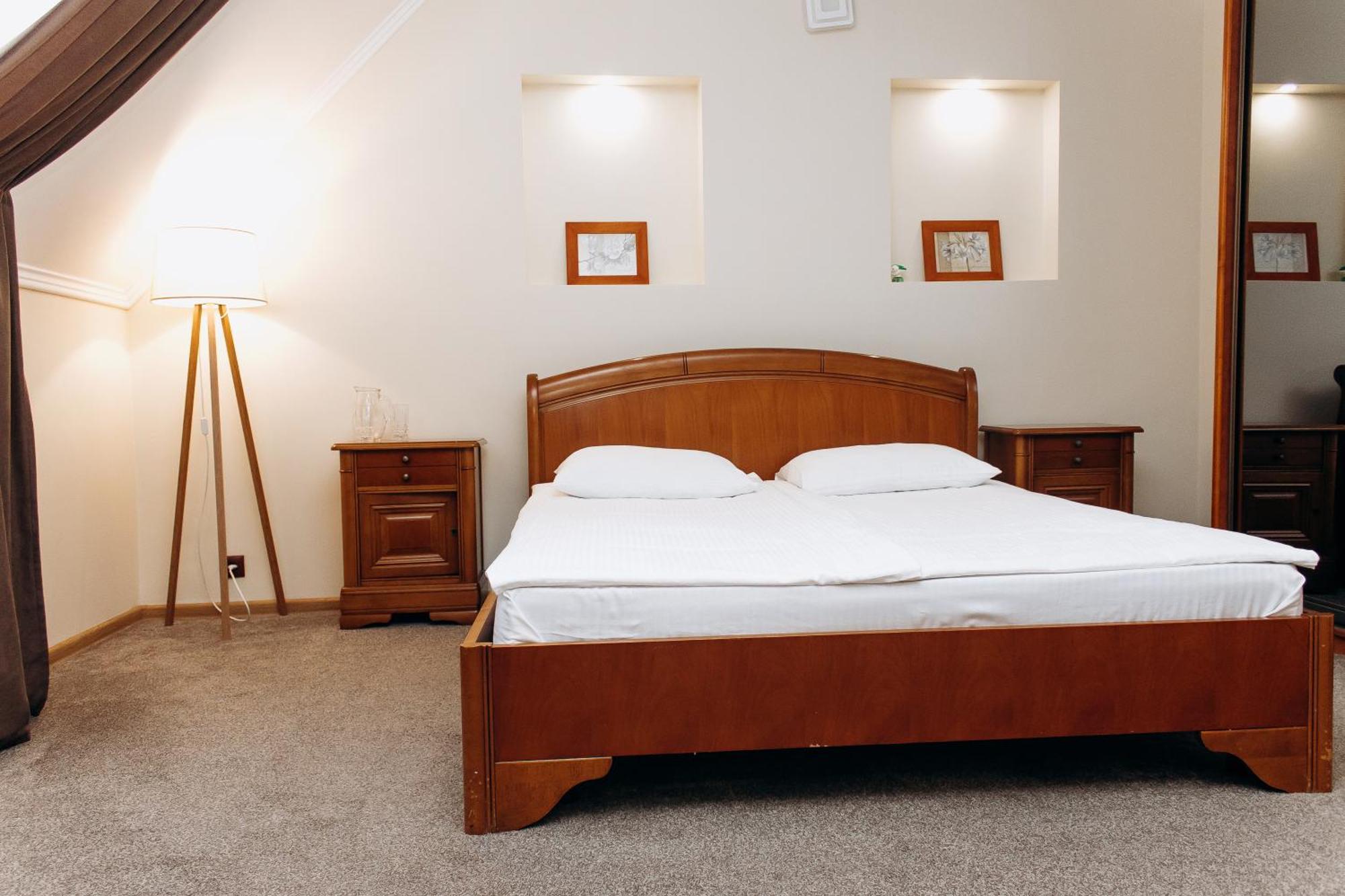 Eduard Hotel Ungvár Kültér fotó