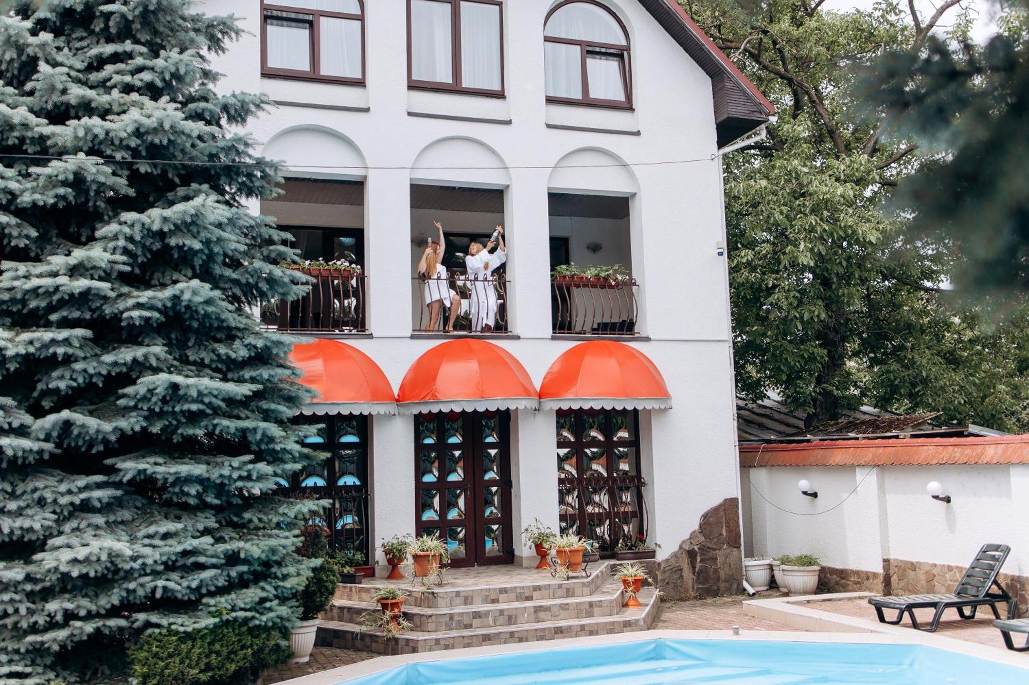 Eduard Hotel Ungvár Kültér fotó