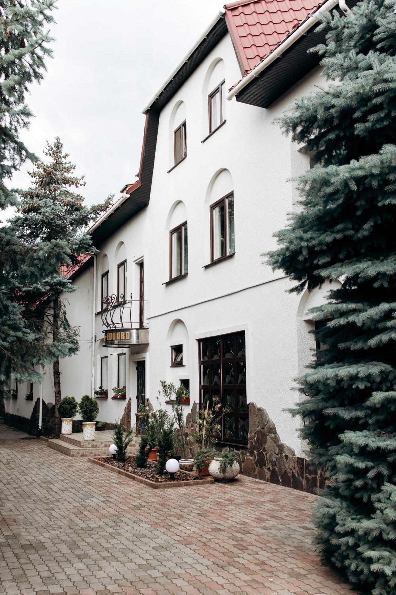 Eduard Hotel Ungvár Kültér fotó