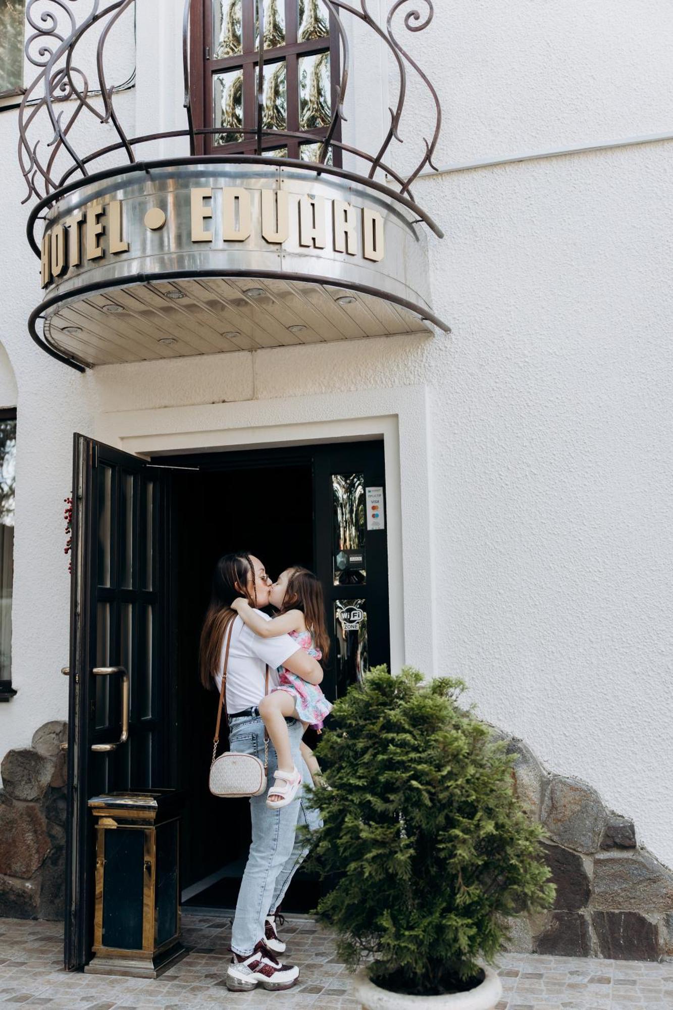Eduard Hotel Ungvár Kültér fotó