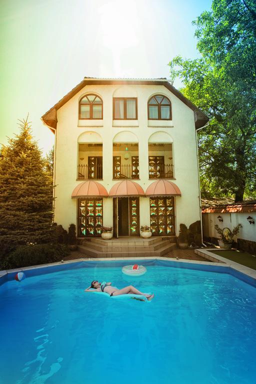Eduard Hotel Ungvár Kültér fotó